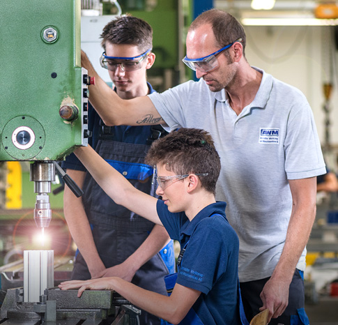 Ausbildung - Berufliche Perspektive. Karriere bei AWM.